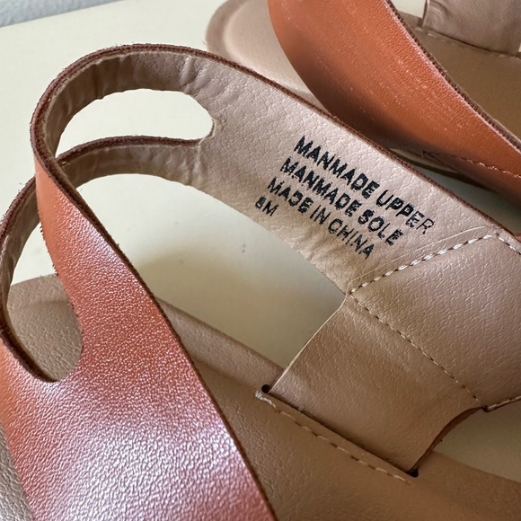 Loft Criss Cross Tan Buckle Sandal. Size 8. - Picture 4 of 5